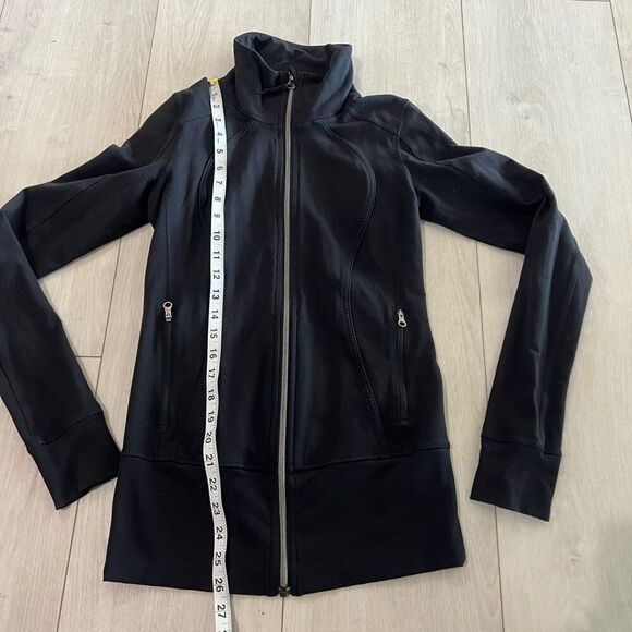 Lululemon women’s jacket size 4 - Picture 2 of 7